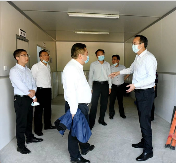 4月22日，縣委副書記、縣長譚青松到我公司督導肉制品產業發展