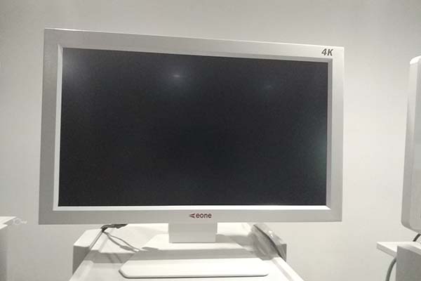 水墨畫屏風就餐區